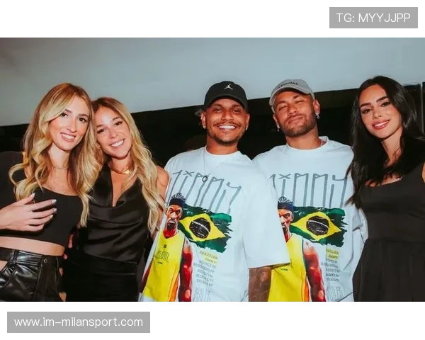 内马尔社媒删除与某歌手合照，八卦持续发酵