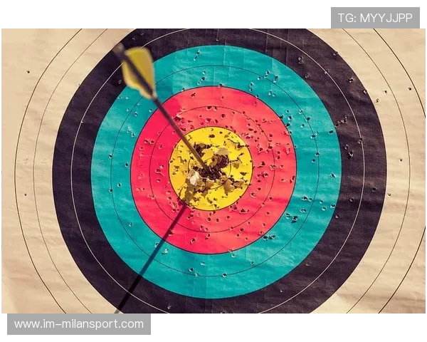 射击比赛靶心被射掉洞大到能看穿